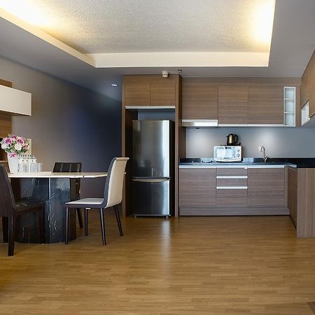 בנגקוק The Capital Resort @ Sukhumvit 50 מראה חיצוני תמונה A modern kitchen